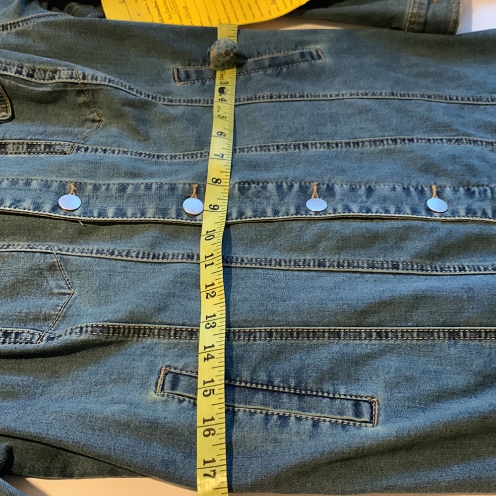 FLASH SALE -- NEW -- Perfect Denim Jacket -- Size Medium - Picture 11 of 13
